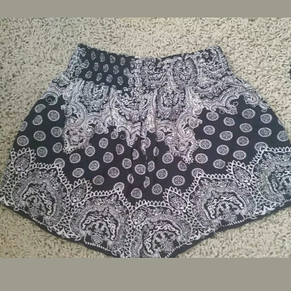 Tillys Shorts - Picture 6 of 7